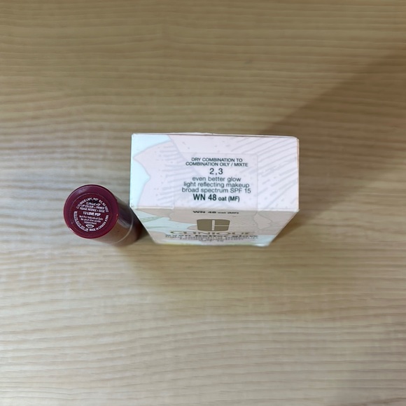 Clinique Bundle- Even Better Glow Makeup and Lipstick - Picture 2 of 7